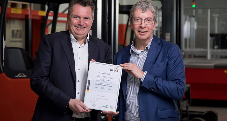 Directeur Geurt de Groot met CO2 Prestatieladder certificaat