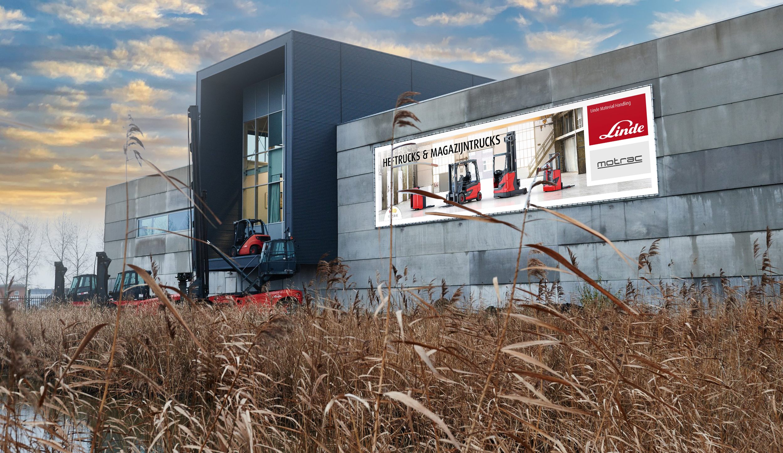 Motrac pand Almere vanaf snelweg gezien