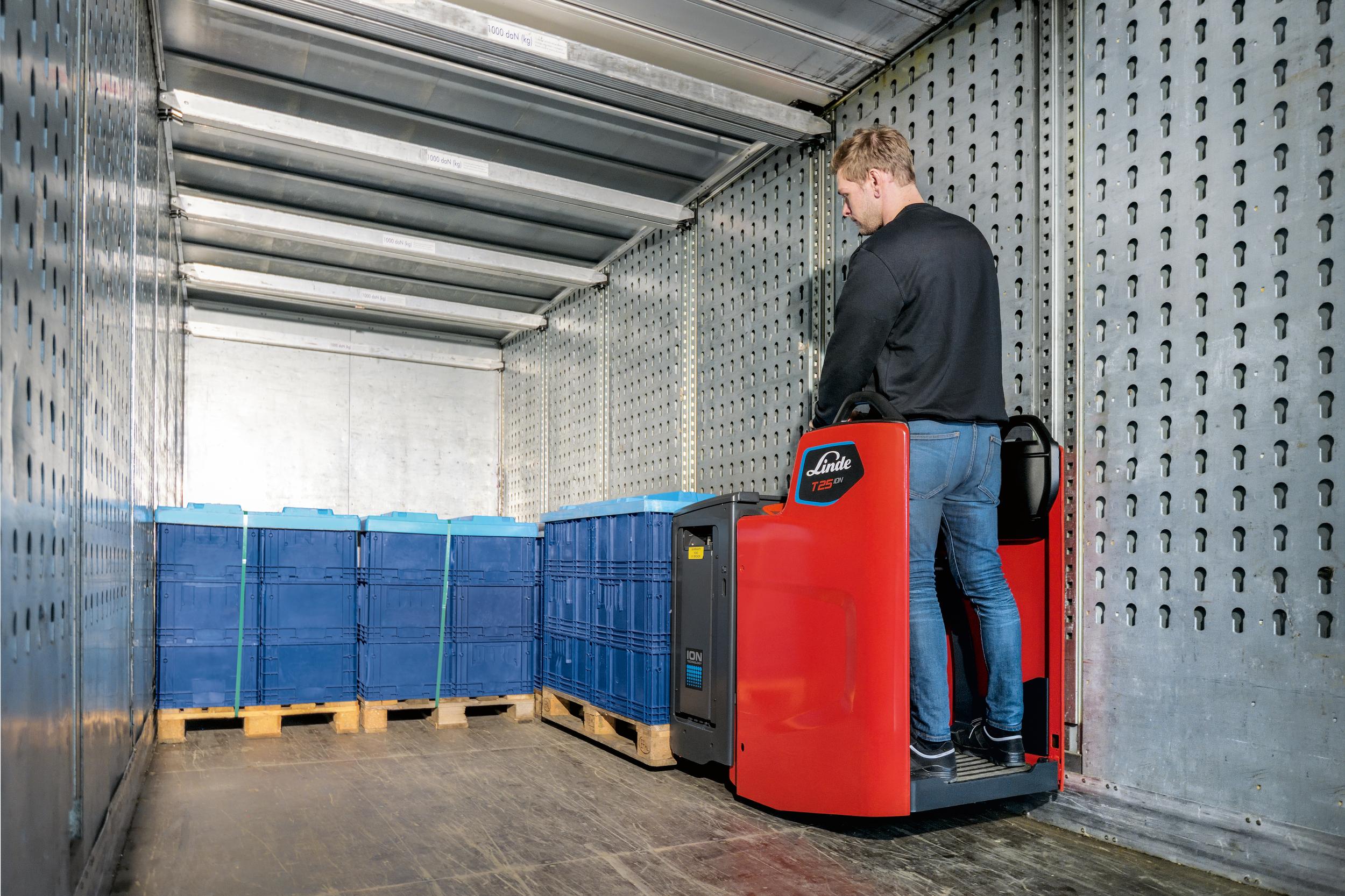 Linde T20FP laden en lossen via een laaddock