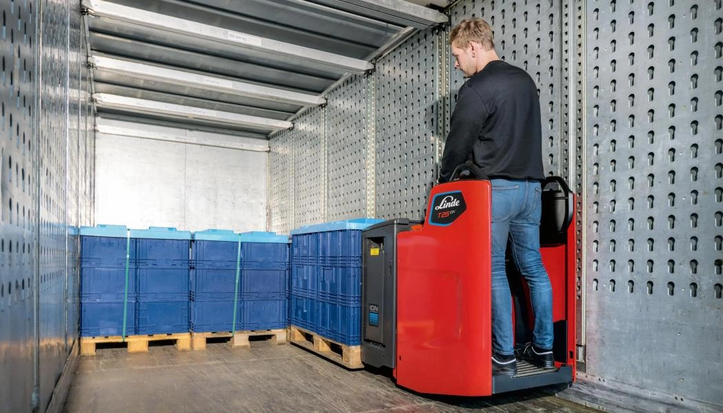 Linde T20FP laden en lossen via laaddock
