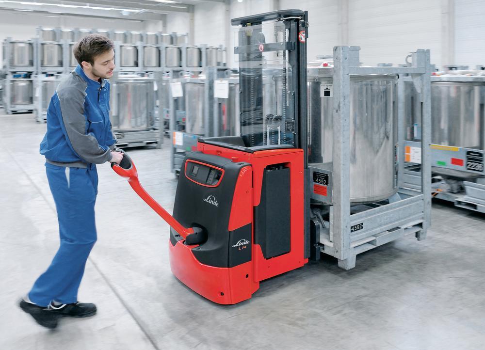 Linde L14 - L20 meeloopstapelaar huren