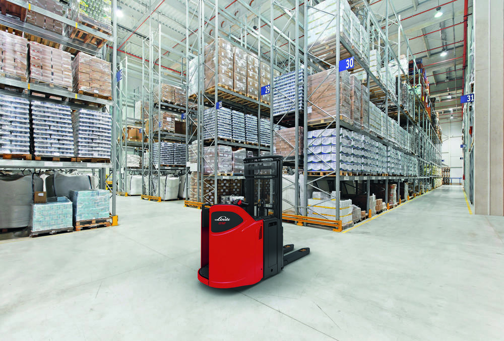 Linde D12 - D14 double stock stapelaar huren