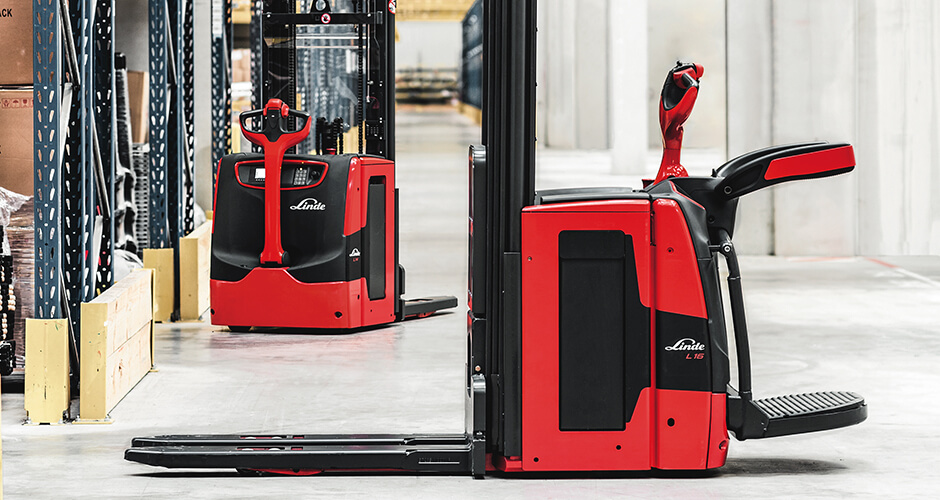 Linde trucks in magazijn - Linde bijzonder goed beoordeeld