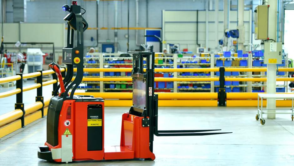 Truck in magazijn - 7 mythes over AGVs