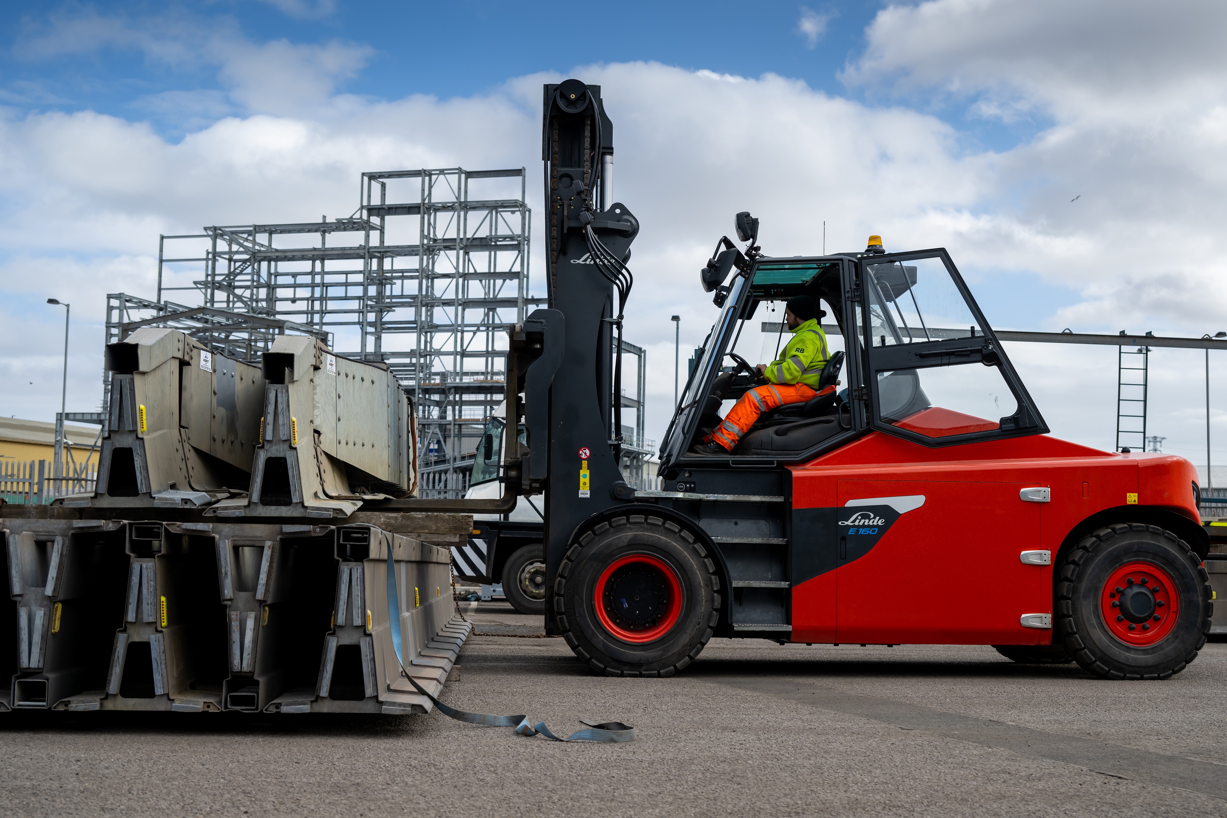 Linde E160 elektrische heavy duty truck Red Giant