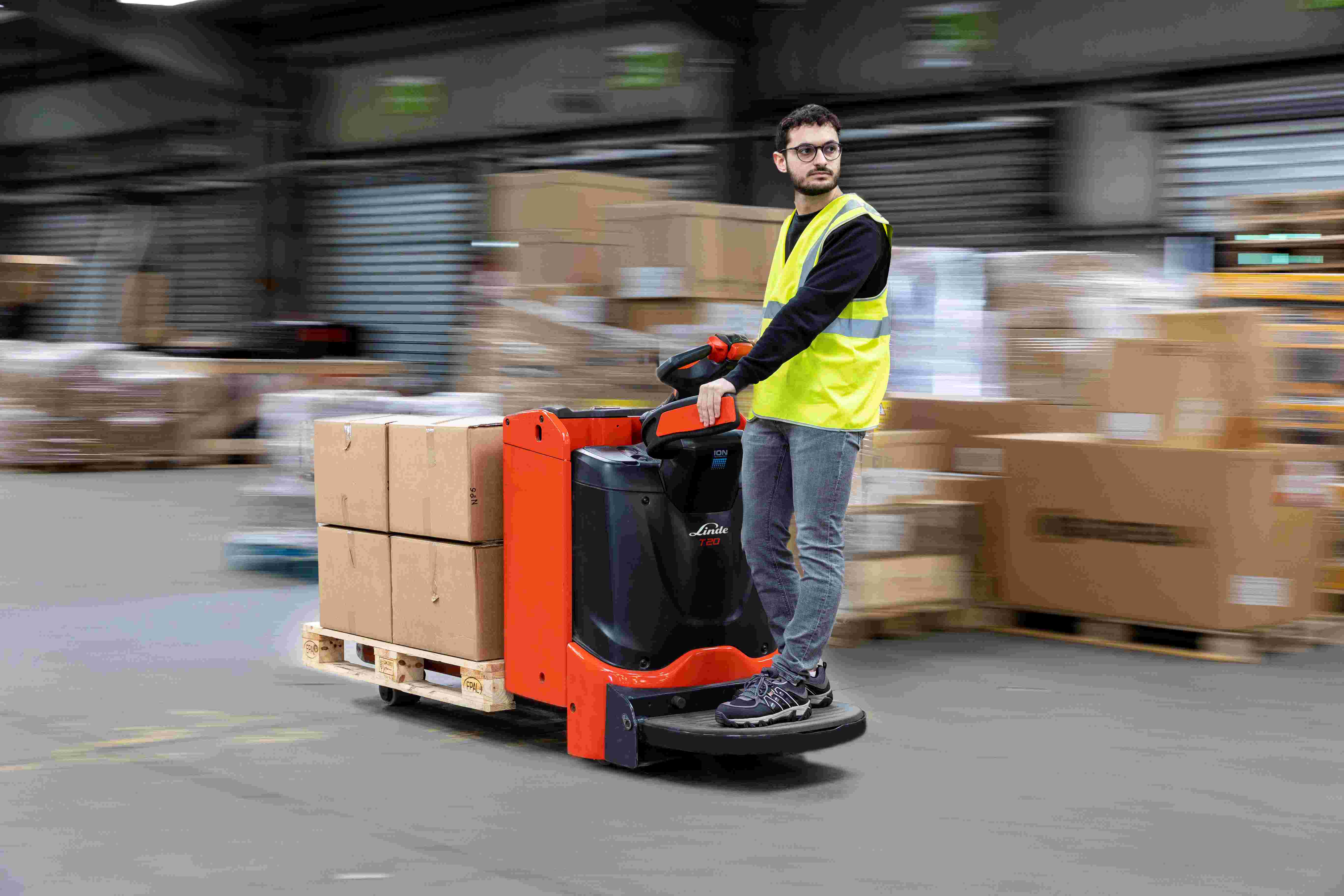 Linde T16 P en T20 P Veelzijdige, compacte pallettrucks met opklapbaar bestuurdersplatform 