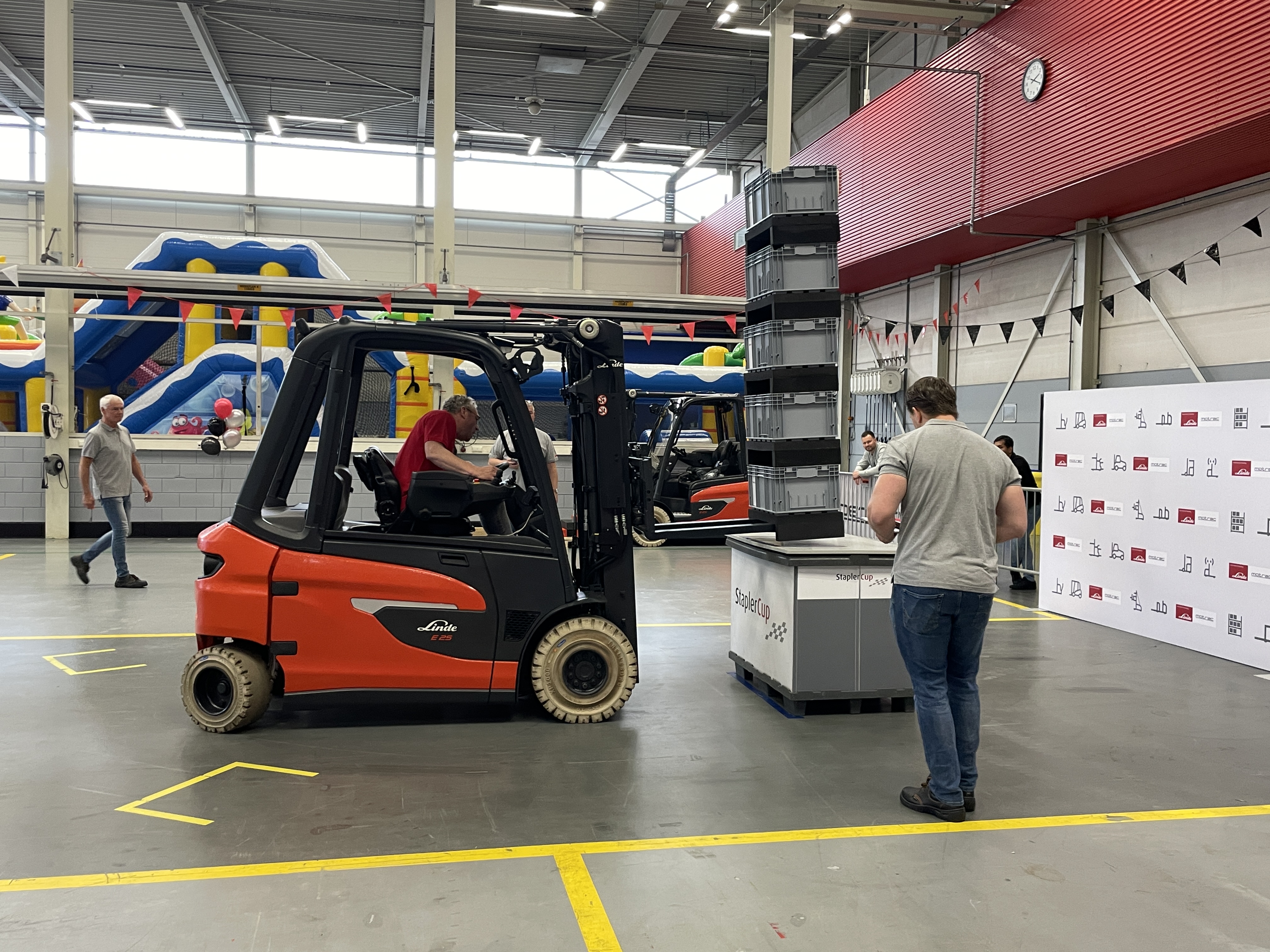 Kratten stapelen op StaplerCup