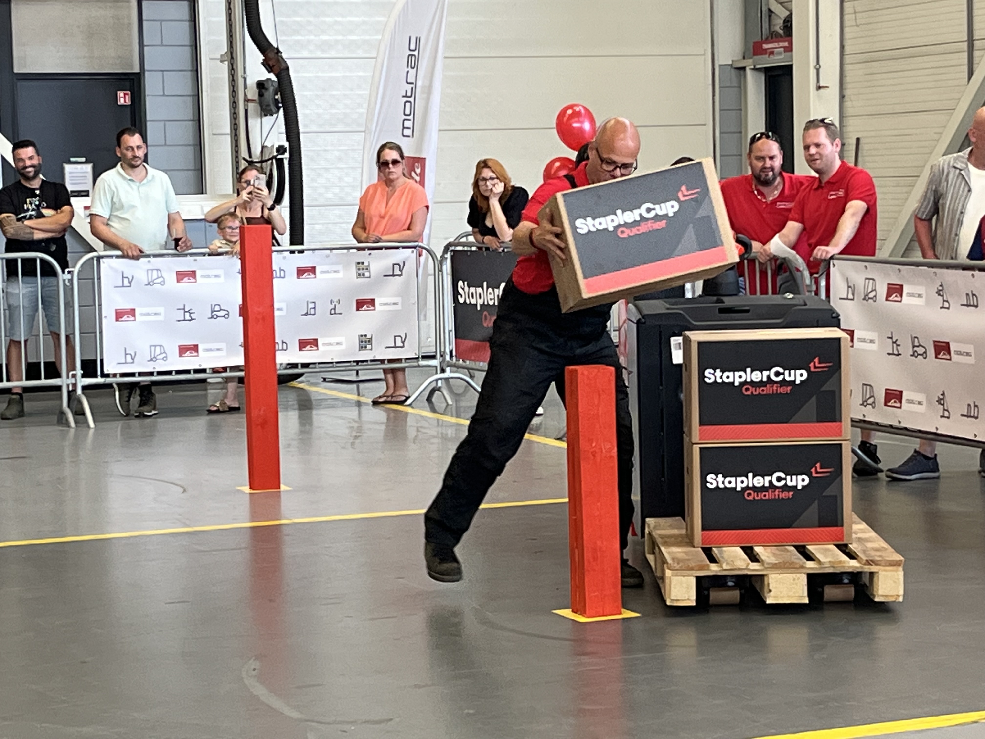 Dozen op paal plaatsen tijdens HeftruckCup 2025 