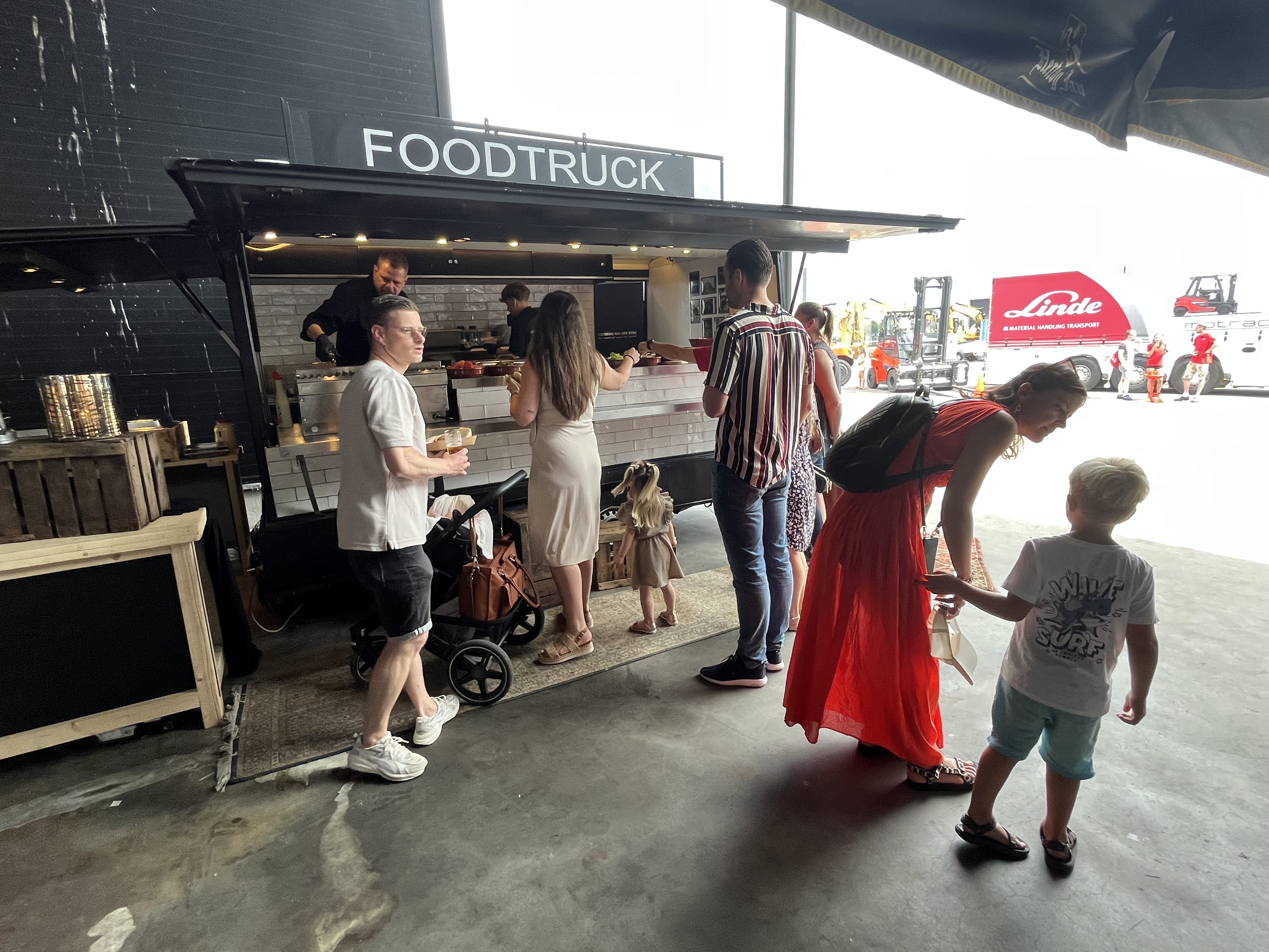 Foodtrucks tijdens HeftruckCup 2025