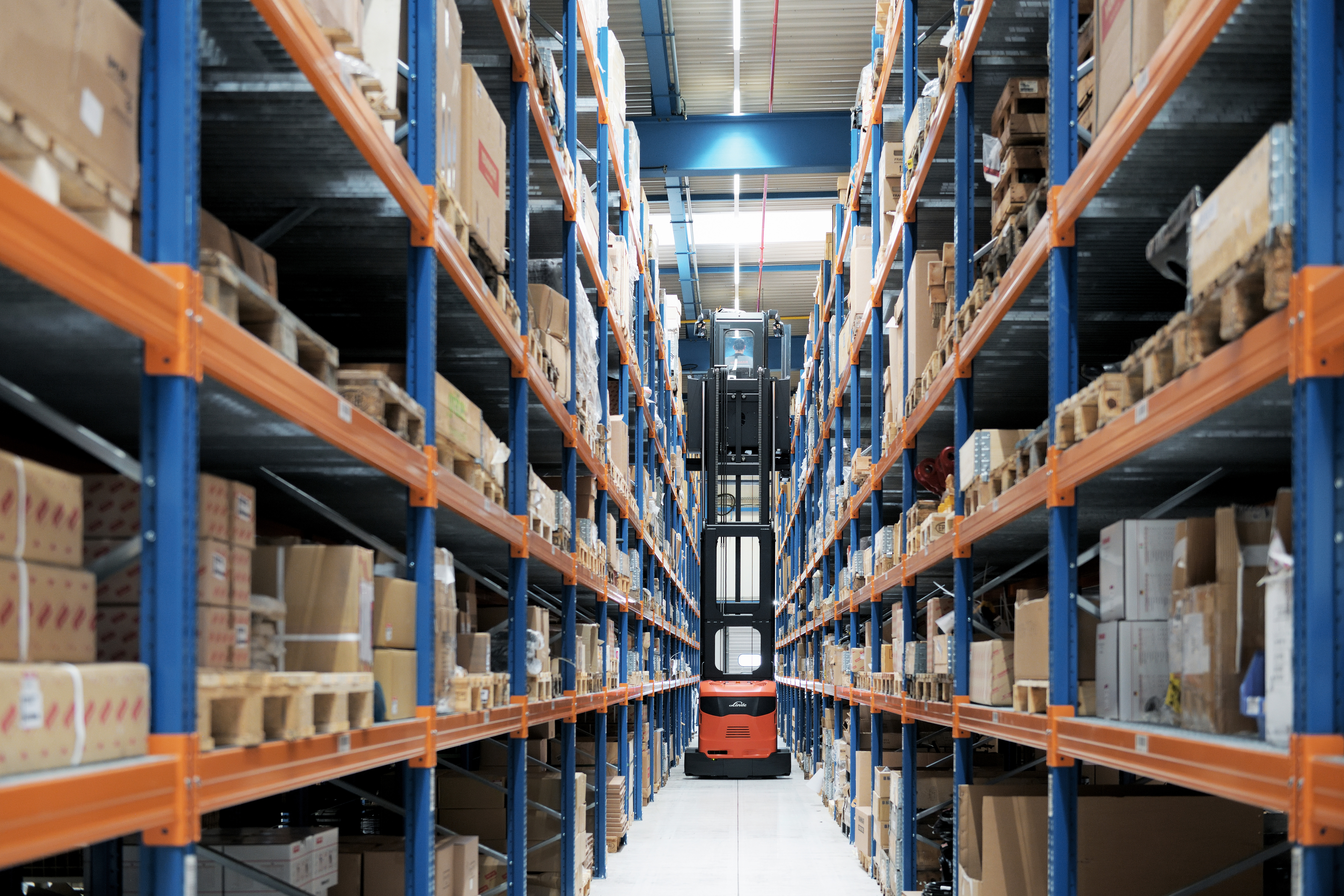 Linde K-Truck in warehouse