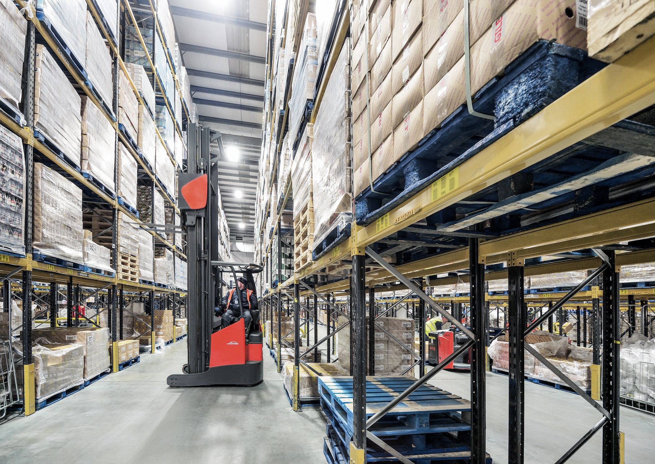 Linde R17 X in warehouse