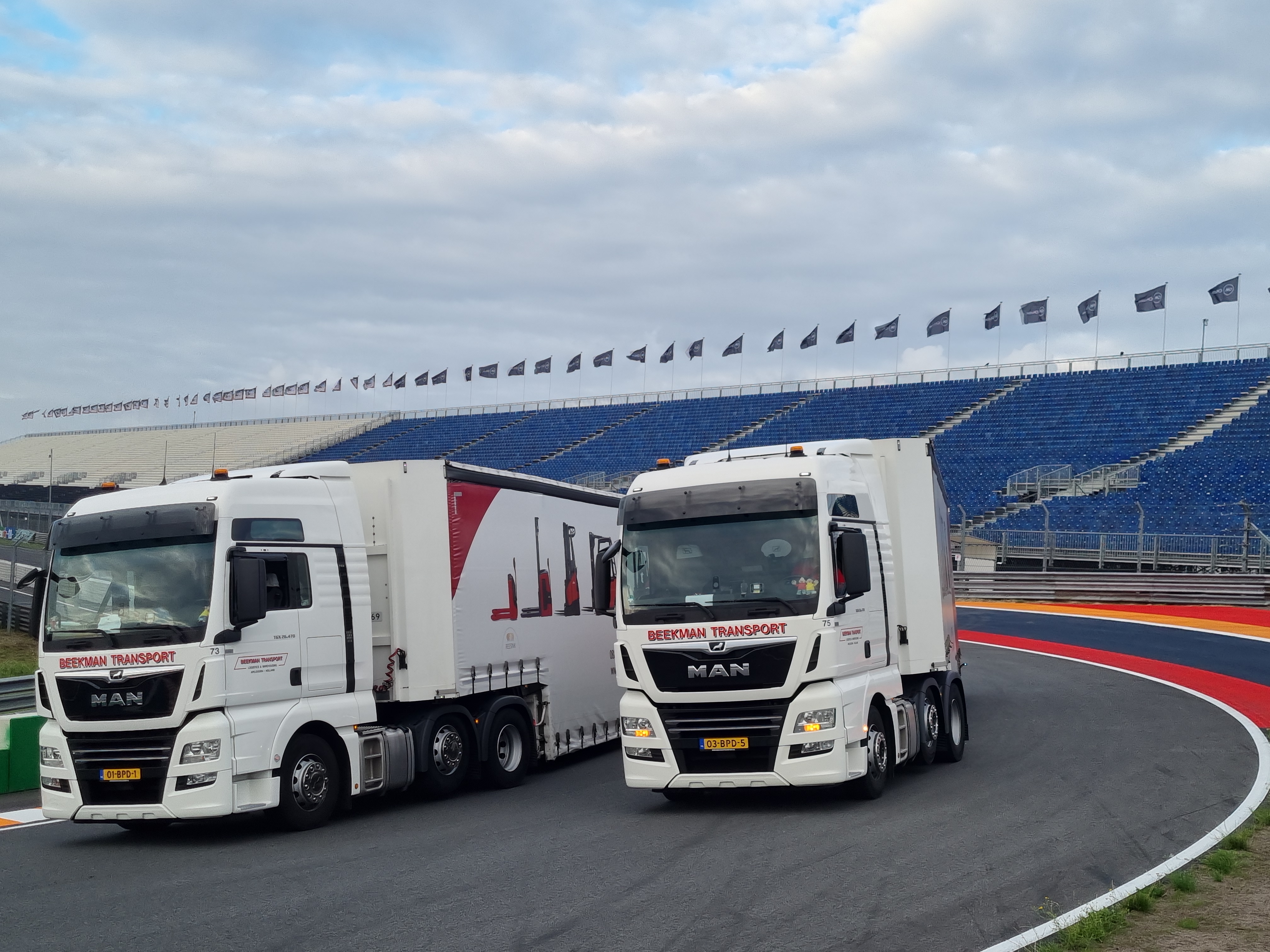 Vrachtwagens formule 1 Zandvoort - bericht heftrucks op Zandvoort
