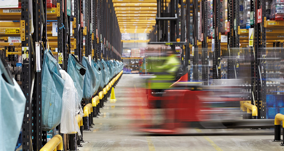 Heftruck voorlopig onmisbaar - heftruck in magazijn