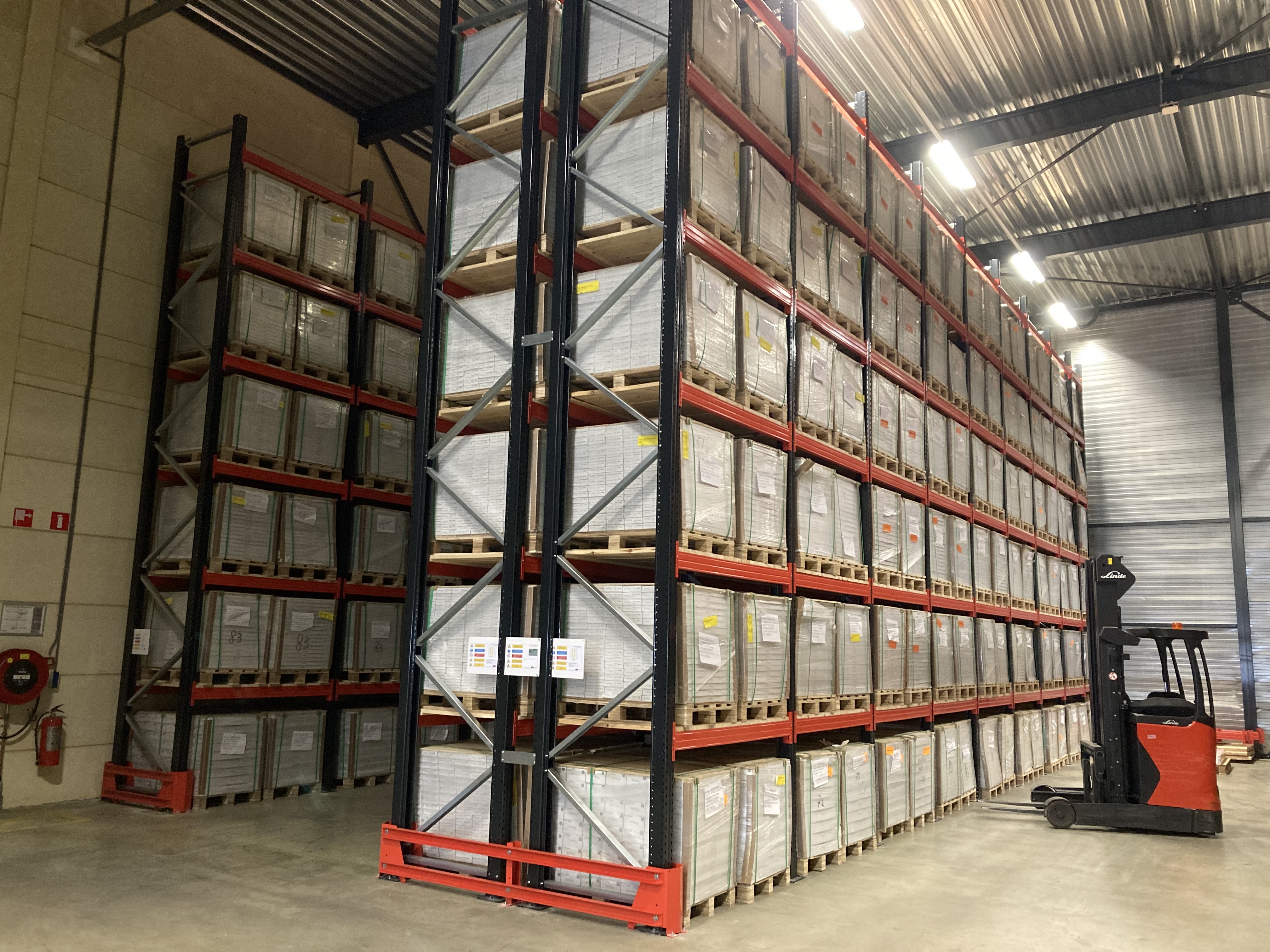Racking & reachtruck bij Belakos Genemuiden
