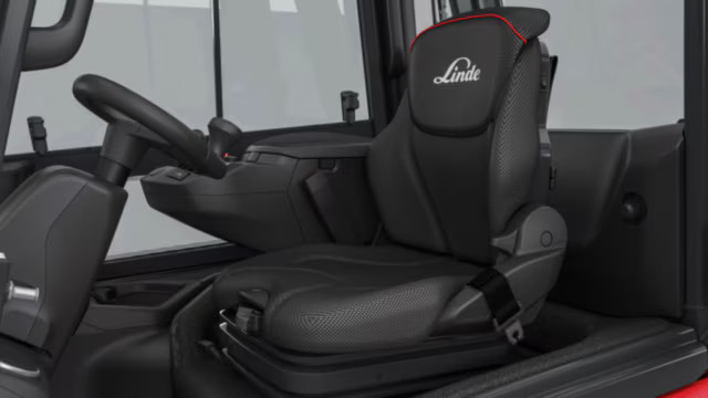 Stoelvarianten van Linde heftrucks zorgen voor extra comfort en actieve bescherming tegen blessures vanwege een slechte lichaamshouding