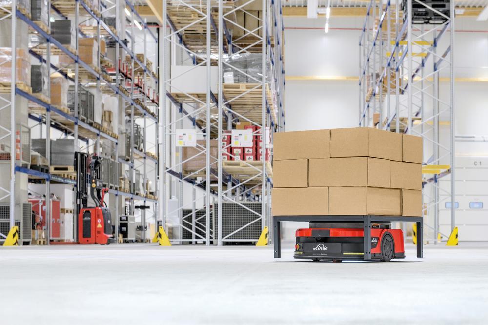 AMR linde robot in een magazijn