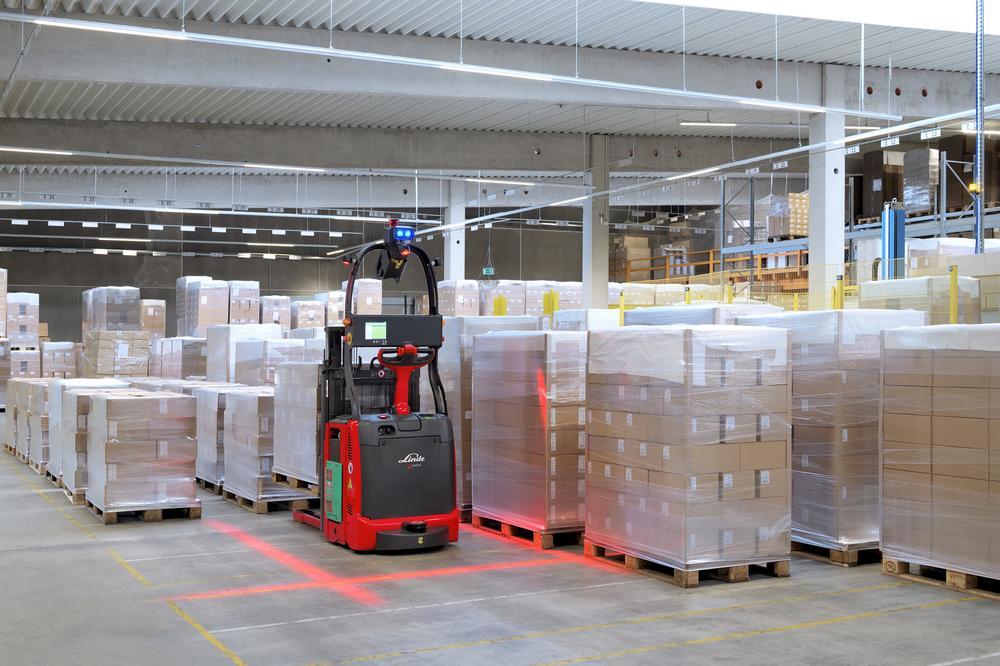 Linde L-Matic in een expeditieruimte