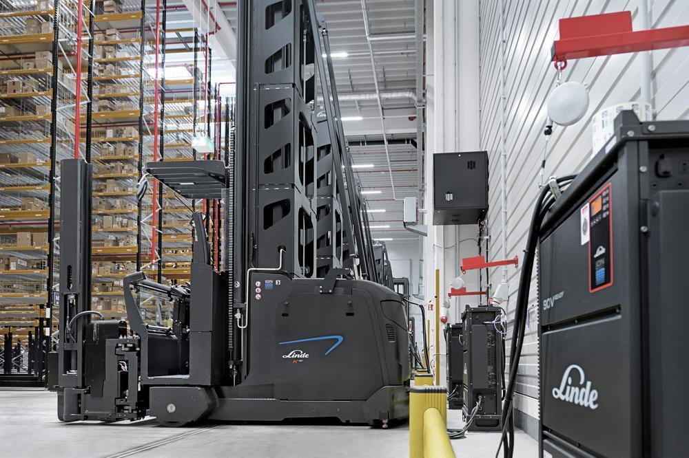 Linde K-truck aan de lader