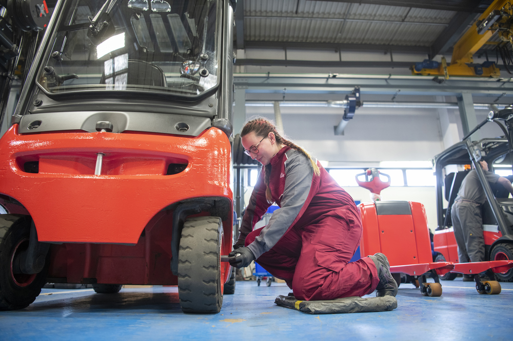 Heftruckband vervangen